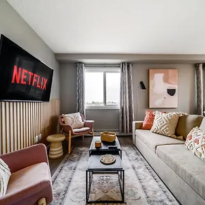 Peaceful Oasis Condo, Ac, Floor, Secure Ug Parking, Balcony, King Bed! Apartment